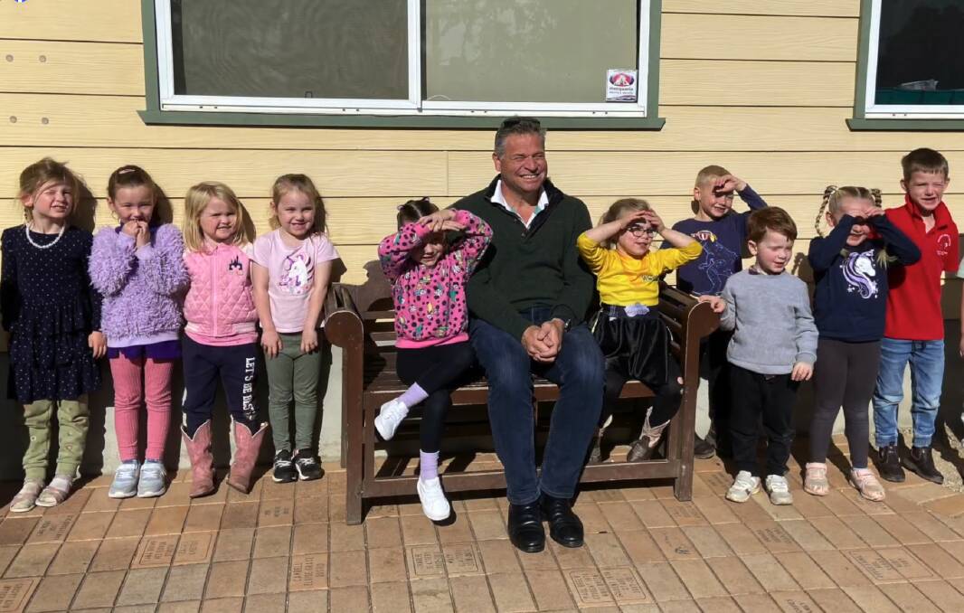 MP Phil Donato with students from Canowindra Pre-School Kindergarten Inc.